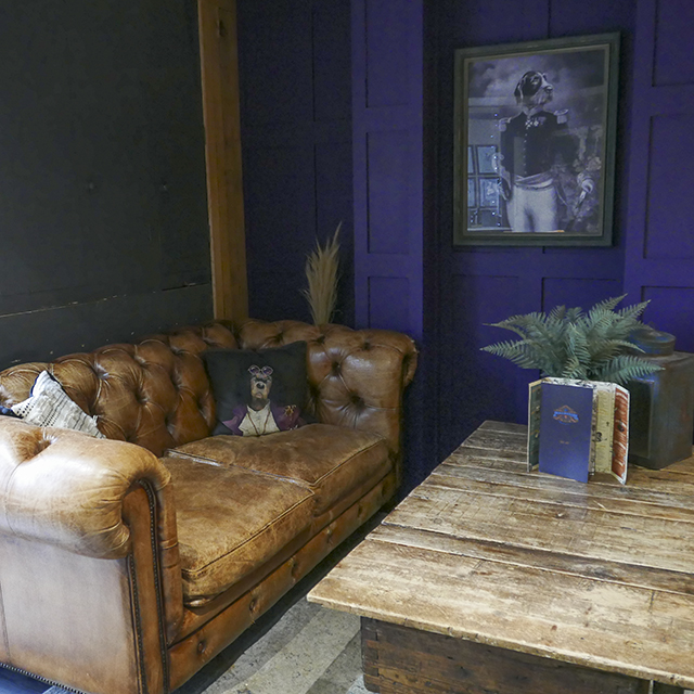 Lounge settee 
